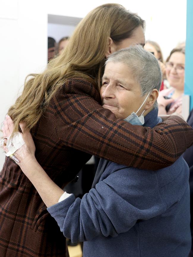 Catherine hugs Rebecca Mendelhson during a visit to The Royal Marsden Hospital. Picture: Getty Images.