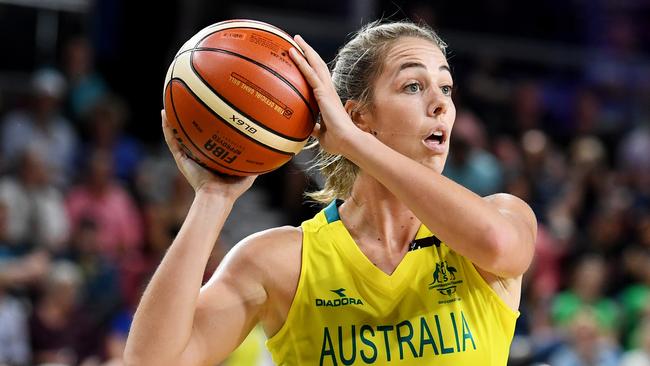 Jenna O'Hea of Australia in the Women's Basketball Semifinal Australia and New Zealand on day nine of competition of the XXI Commonwealth Games, at Gold Coast Convention and Exhibition Centre on the Gold Coast, Australia, Friday, April 13, 2018. (AAP Image/Tracey Nearmy) NO ARCHIVING, EDITORIAL USE ONLY