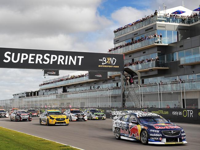 Race 23 starts at The Bend Motorsport Park for the inaugural Supercars Supersprint event. Picture: Daniel Kalisz/Getty