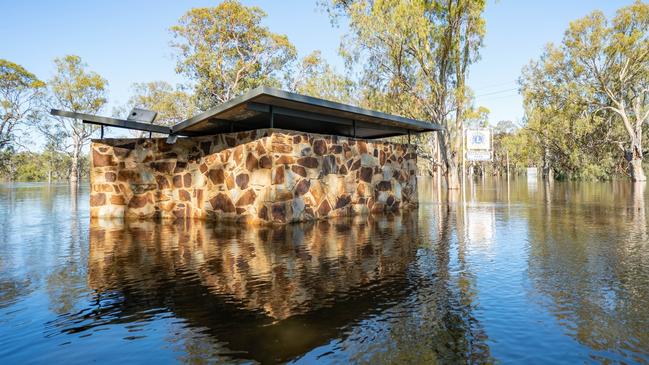 Photos of floodwaters in Loxton - Photos by Murray River Pix (MUST CREDIT)