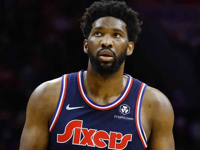 PHILADELPHIA, PENNSYLVANIA - NOVEMBER 03: Joel Embiid #21 of the Philadelphia 76ers celebrates during the first quarter against the Chicago Bulls at Wells Fargo Center on November 03, 2021 in Philadelphia, Pennsylvania. NOTE TO USER: User expressly acknowledges and agrees that, by downloading and/or using this photograph, user is consenting to the terms and conditions of the Getty Images License Agreement.   Tim Nwachukwu/Getty Images/AFP == FOR NEWSPAPERS, INTERNET, TELCOS & TELEVISION USE ONLY ==