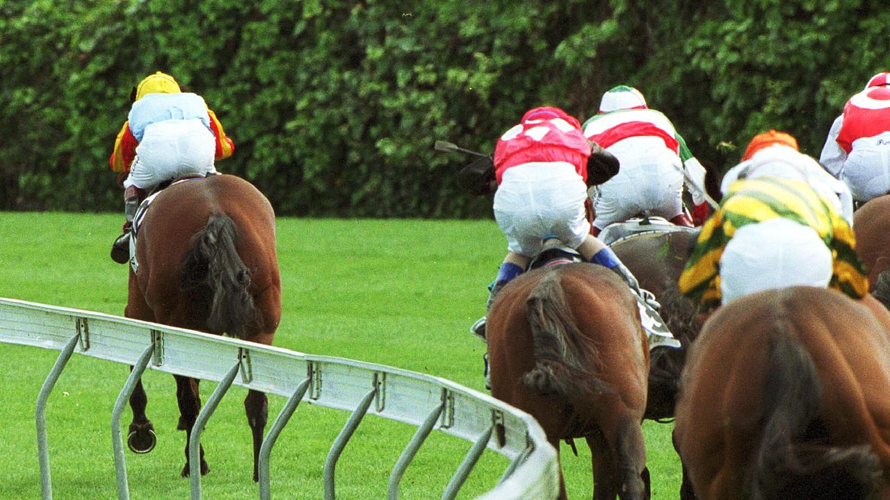 Horseracing - Racehorse Sunline (l in front) ridden by jockey Greg Childs leading during race 7 Cox Plate at Moonee Valley 28 Oct 2000.  a/ct