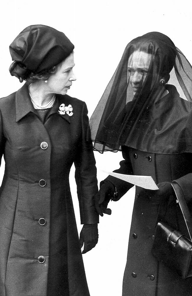 The Duchess of Windsor and Queen Elizabeth II at the Edward’s funeral.