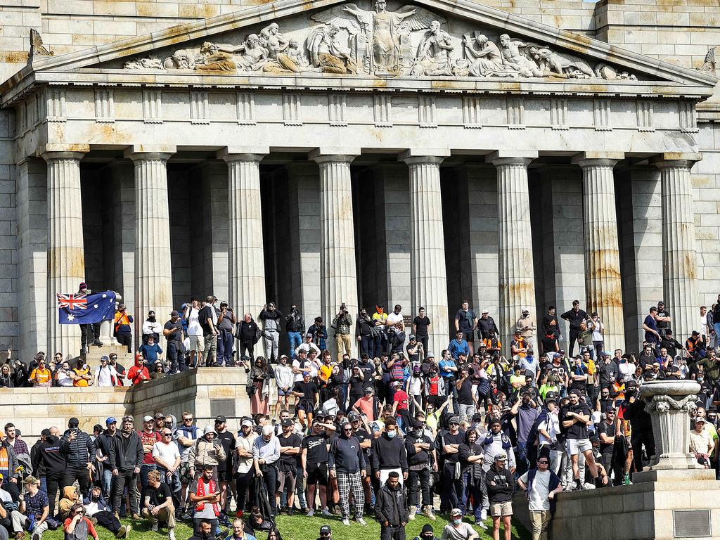 Demonstrators swarm the Shrine of Remembrance to protest anti-vaccination and lockdowns in Melbourne. Picture: NCA NewsWire / Ian Currie
