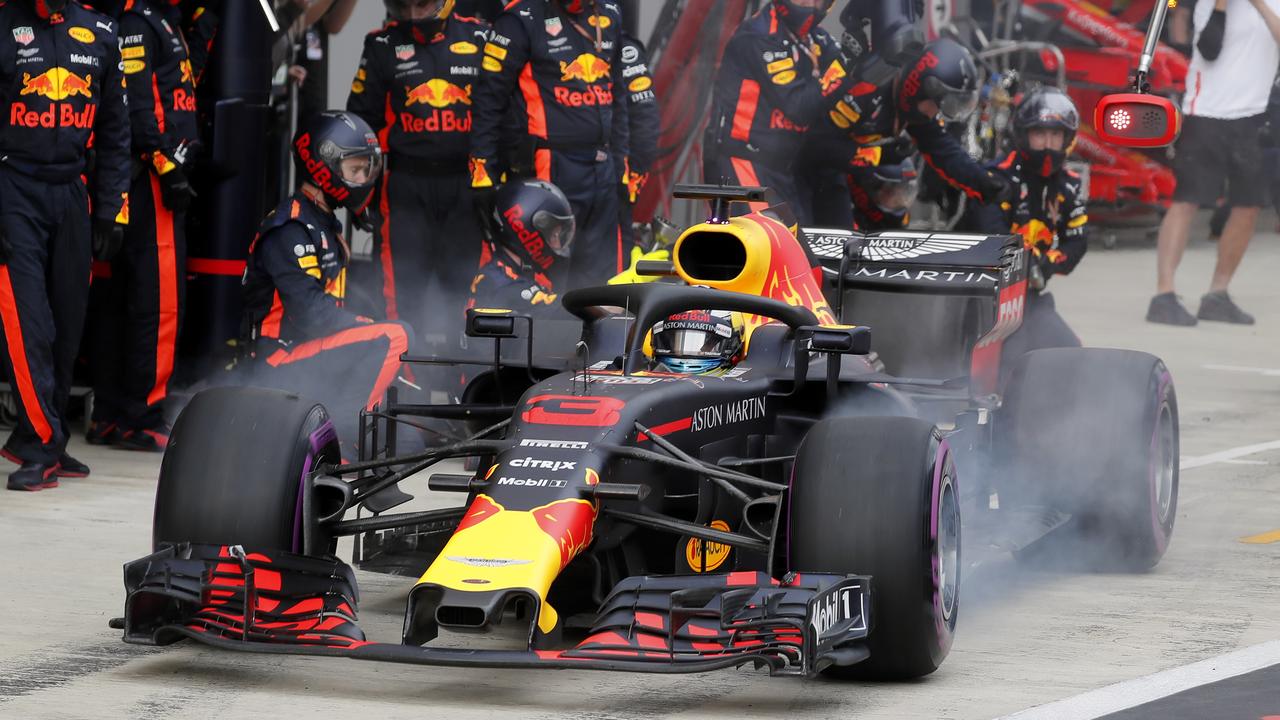 F1 Russia: Daniel Ricciardo broke his front wing on the opening lap