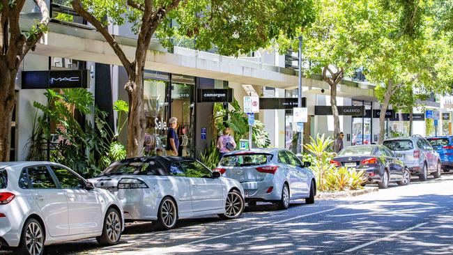 General photograph of James Street, Fortitude Valley, Sunday, February 2, 2020. No parking inspectors were seen between 10.15am and 2.00pm to monitor the 1 Hour and 2 Hour parking zones (AAP Image/Richard Walker)