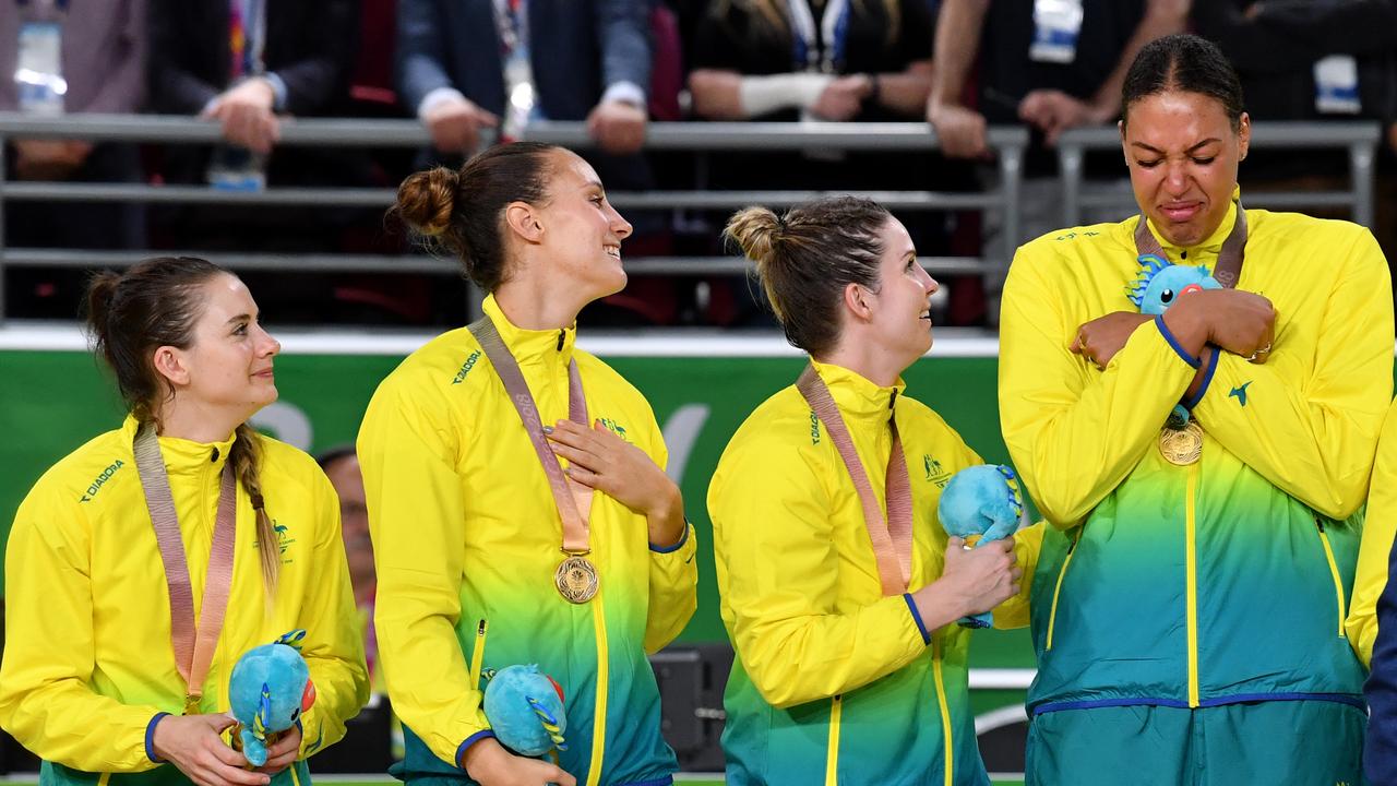 Elizabeth Cambage celebrates winning gold at the 2018 Commonwealth Games. AAP Image/Darren England.