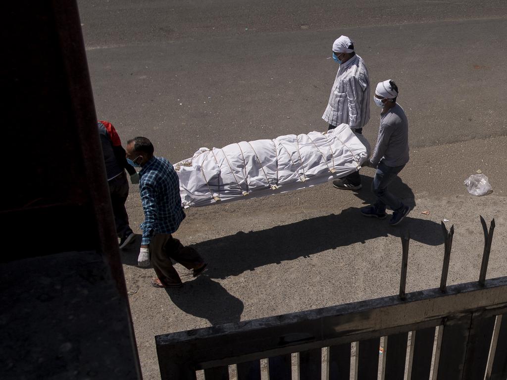 People carry the body of a patient who died of coronavirus to a crematorium in New Delhi, India. Picture: Anindito Mukherjee/Getty Images