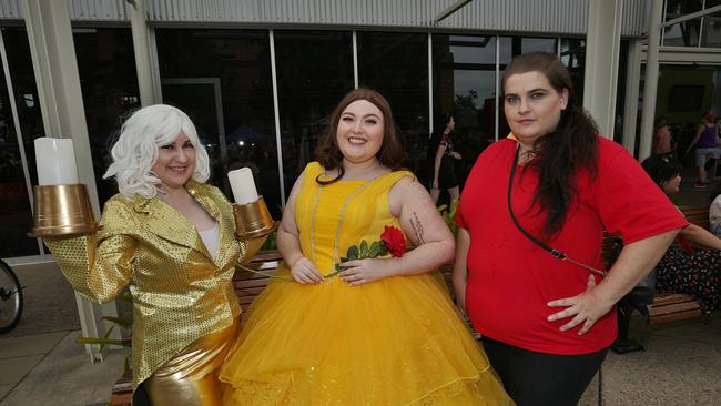 L-R Rachelle Arnold, Aliciah Cook and Courtney Hansen at CapriCon.