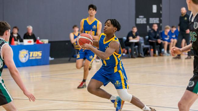 Tawana Ngorima (ball handler) and Rahul Captain (in support) playing for Toowoomba in round 6.