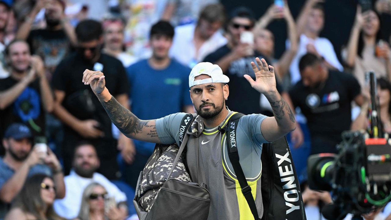 Australia's Nick Kyrgios arrives on court. Photo by WILLIAM WEST / AFP.