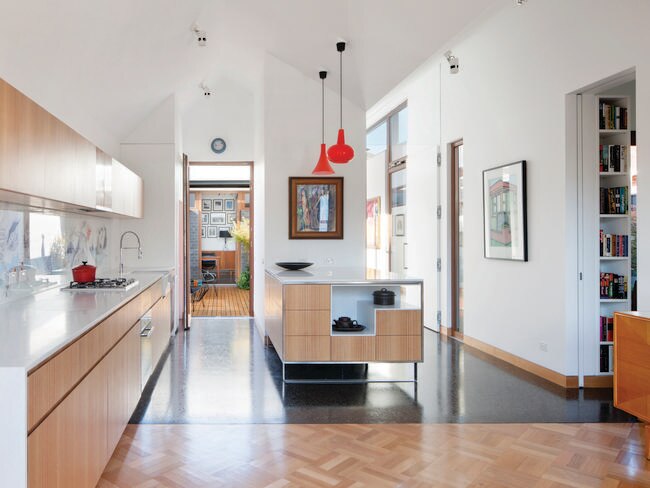 Mixed materials and open and closed shelving lend the kitchen an unfitted feel