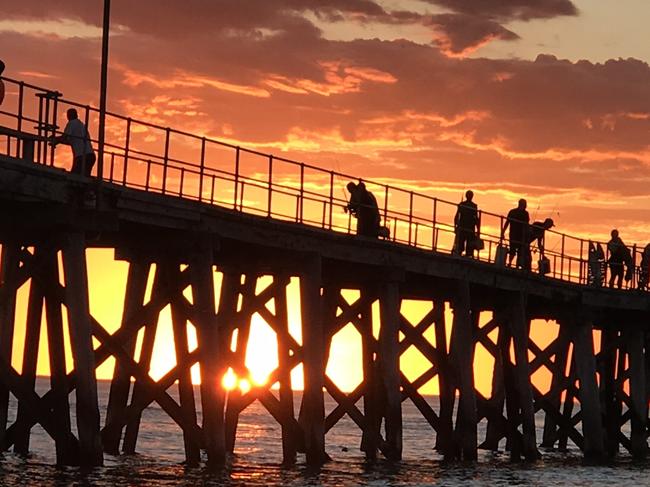 FINALIST - WEEK 5 -  ADVERTISER SUMMER PHOTO COMPETITION 2021/22 -  Evening sunset over Port Noarlunga jetty. - David Henwood - '0438349014