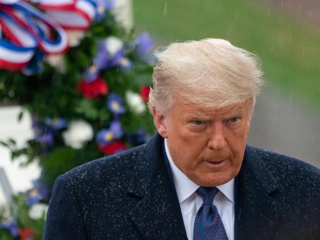 2DABW1G Arlington, United States Of America. 11th Nov, 2020. United States President Donald J. Trump and First lady Melania Trump participate in a National Veterans Day Observance at Arlington National Cemetery in Arlington, VA, November 11, 2020. Credit: Chris Kleponis/Pool via CNP Photo via Credit: Newscom/Alamy Live News