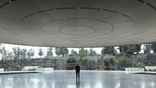 Apple headquarters: Employees keep walking into ‘spaceship’ glass ...