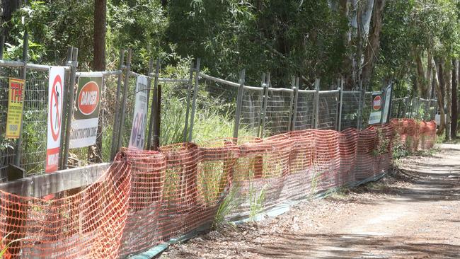 Some of the fencing around Black Swan Lake. Photo by Richard Gosling