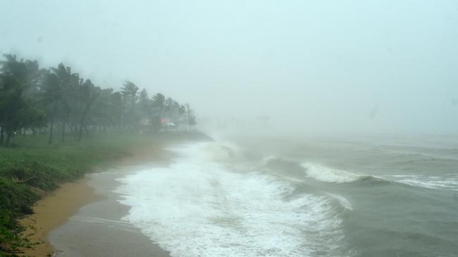 Heavy rain lashes Townsville causing flash flooding. The Strand. Picture: Evan Morgan