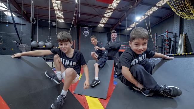 Daniel, Julian, Paul Lyons, and Jude at Fighting Lyons gym. Photo Luis Enrique Ascui