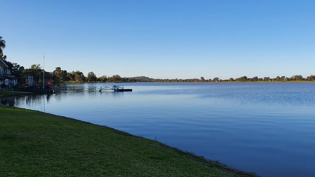 Lake Albert is one of Wagga’s most popular walking tracks, it connects to part of the Wiradjuri hiking trail.