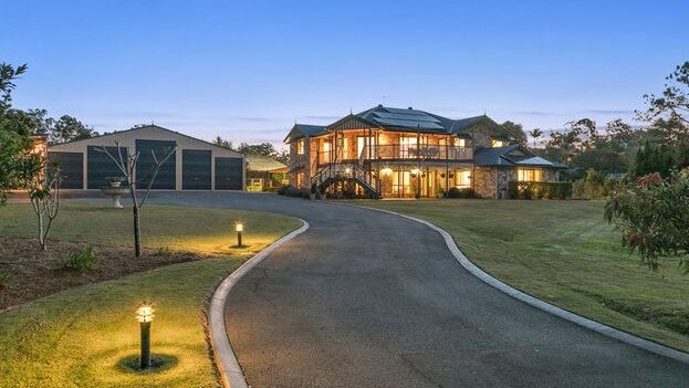 92-96 Ziegenfusz Drive, Thornlands, 5101sq m block with house built in 1999, sold for $1.31 million in November, 2018. Picture: realestate.com.au.