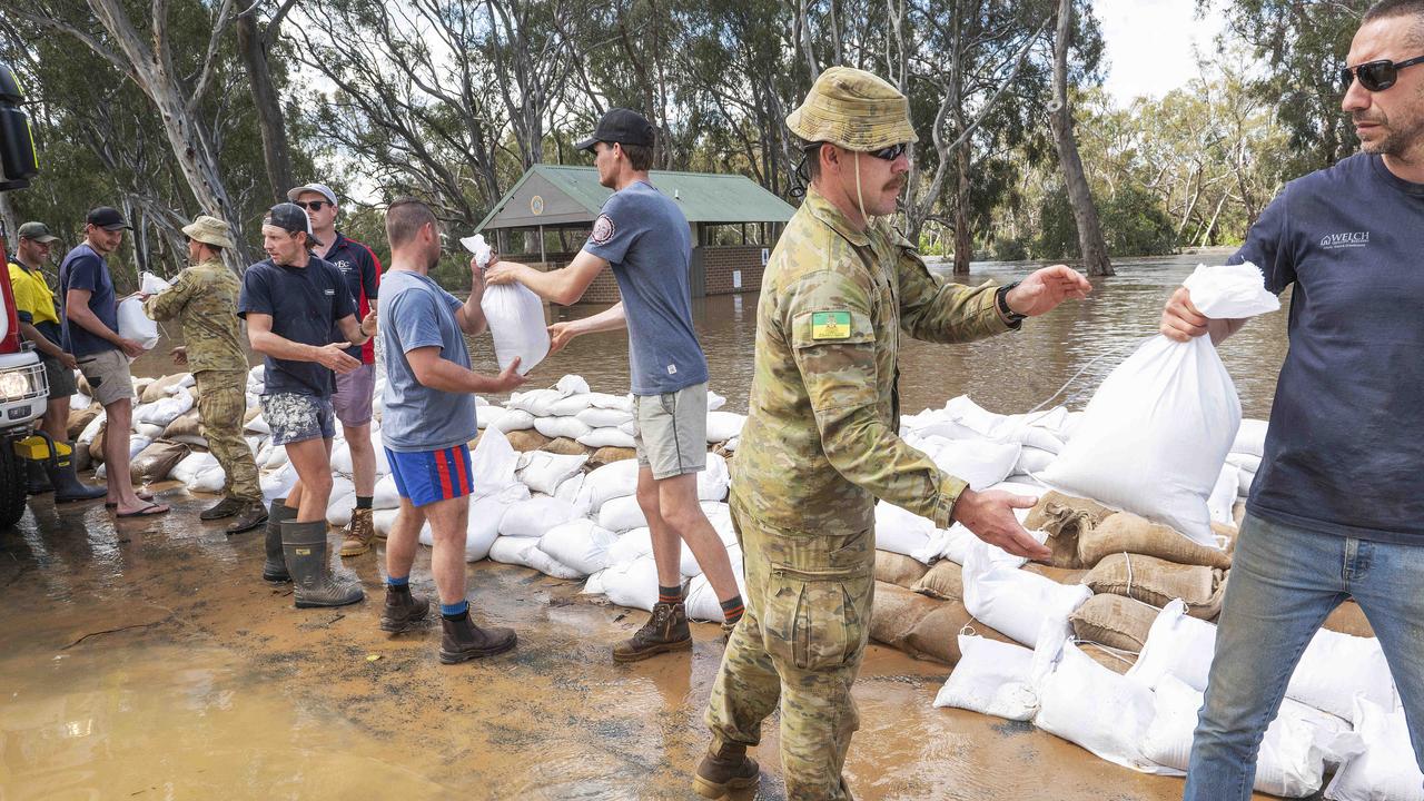 Sandbags being transported down the line at Echuca. Picture Rob Leeson.