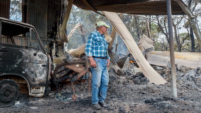 Victorian bushfires: Evacuations as threat to families continues | The ...