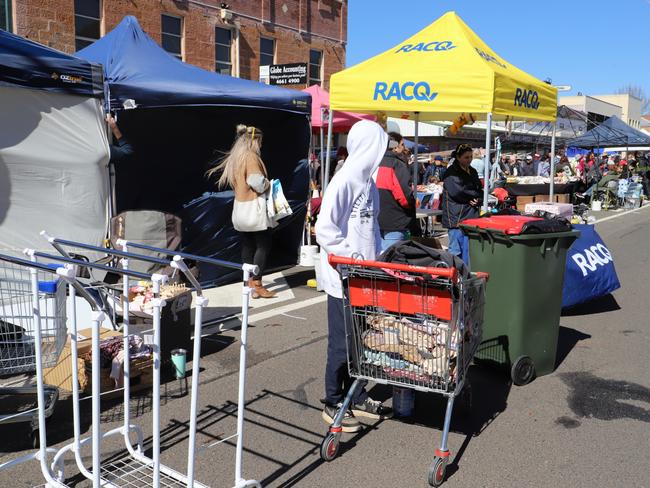 Strong winds have seen stall holders pack up early (Photo: Zilla Gordon).