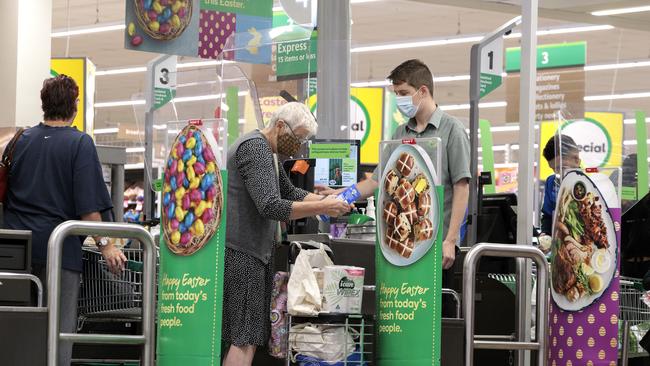 Woolworths stores across the country will be open on Thursday for the National Day of Mourning. Picture: NCA NewsWire / David Geraghty.