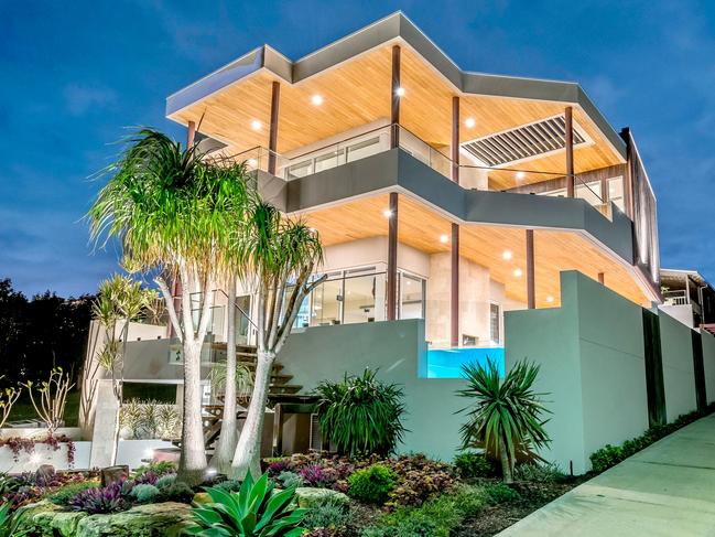 16 Grant St, Cottesloe offers spectacular beach views for more than $6 million