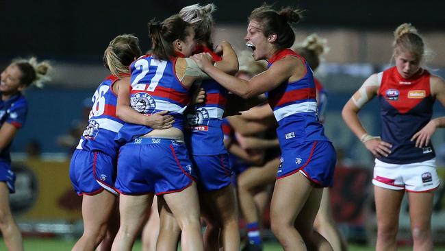 Western Bulldogs book spot in AFLW Grand Final with thrilling win over ...