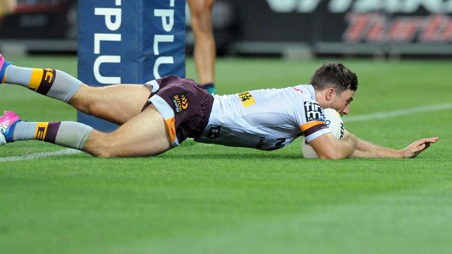 Hunt scored a fine solo try.