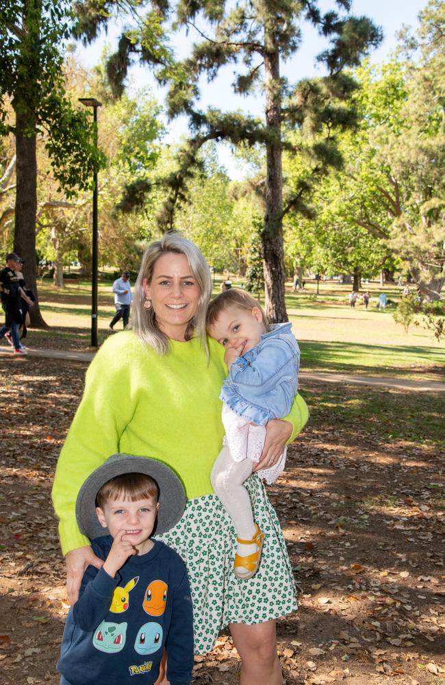 Kandice, Chase and Ivy Cruden. Carnival of FlowersSaturday September 16, 2023