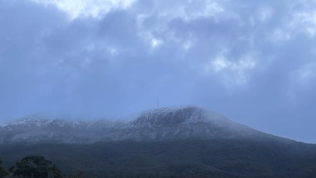 A snow-covered kunanyi/Mt Wellington.