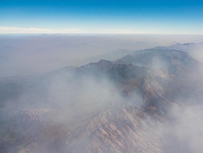 2019 Tasmanian bush fires. Western Arthur Range shrouded in smoke, Riveaux Road Fire - at Southwest National Park. . Picture - LUKE TSCHARKE / PAR AVION