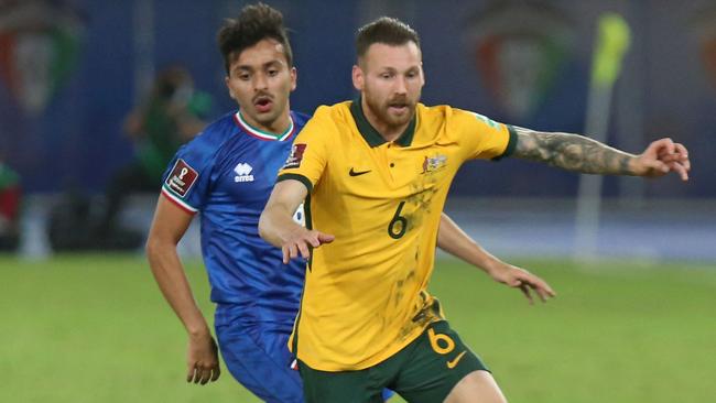 Australia's midfielder Martin Boyle (R) is marked by Kuwait's midfielder Mobarak al-Faneeni during the 2022 FIFA World Cup qualification group B football match between Australia and Kuwait at the Jaber Al-Ahmad Stadium in Kuwait City on June 3, 2021. (Photo by Yasser Al-Zayyat / AFP)