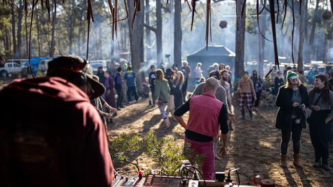 Scenes from a COVID-safe rave held in the Central Highlands at Lake Repulse. Photos by Visuals by Richard, Richard Tebb.