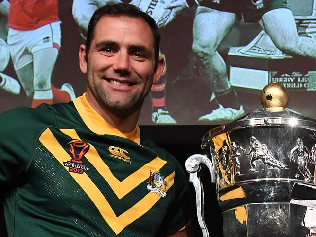 Australia's Rugby League World Cup captain Cameron Smith (left) and England's Sean O'Loughlin pose for a photo with the trophy during a media event in Brisbane, Sunday, October 22, 2017. The Rugby League World Cup kicks off on Friday in Melbourne with Australia playing against England. (AAP Image/Dan Peled) NO ARCHIVING