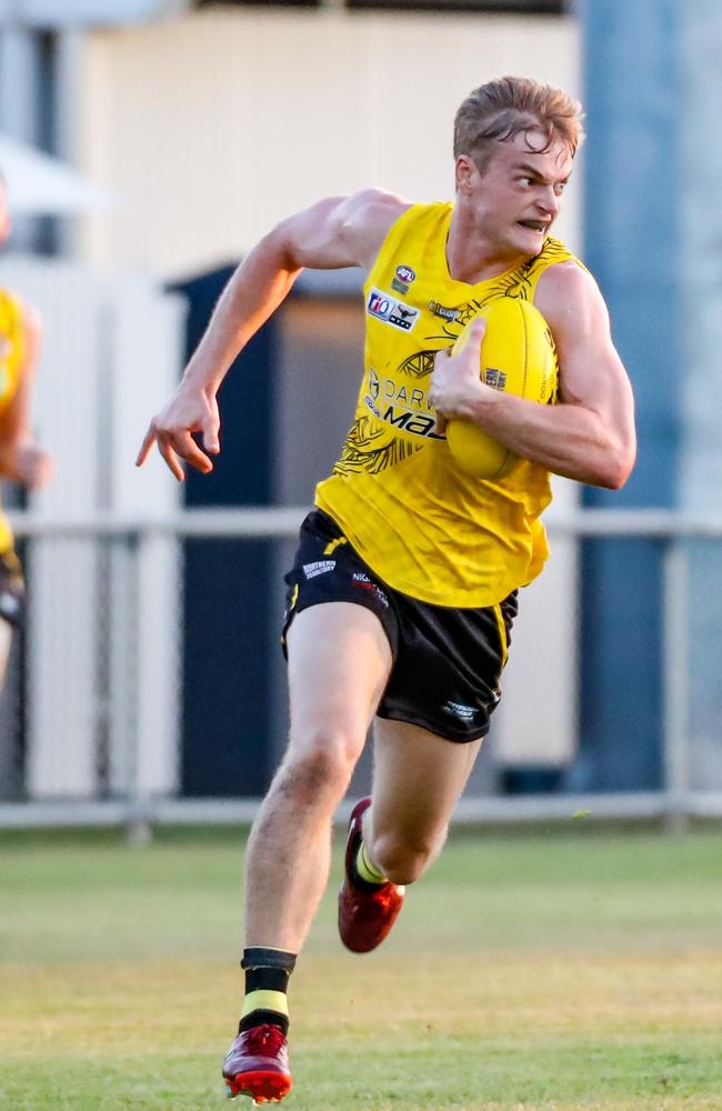 Lachlan Tardrew on the charge for the Nightcliff Tigers in the 2023-24 NTFL season. Picture: Celina Whan / AFLNT Media