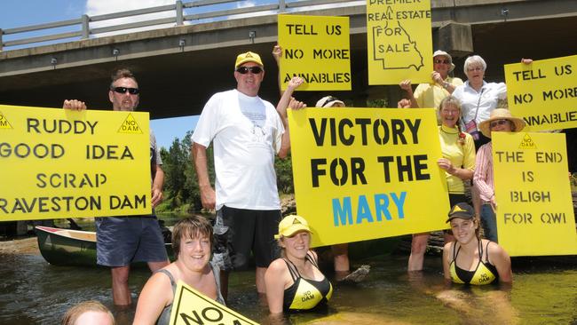 Anti-dam campaigners in the Mary River who opposed the proposed Traveston Dam.