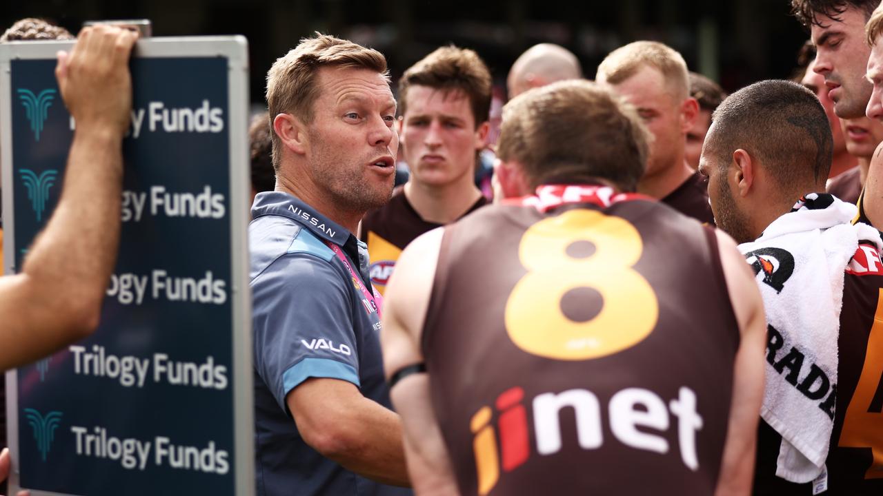 SYDNEY, AUSTRALIA - MARCH 26: Hawks head coach Sam Mitchell speaks to players at three quarter time during the round two AFL match between Sydney Swans and Hawthorn Hawks at Sydney Cricket Ground, on March 26, 2023, in Sydney, Australia. (Photo by Matt King/AFL Photos/Getty Images)