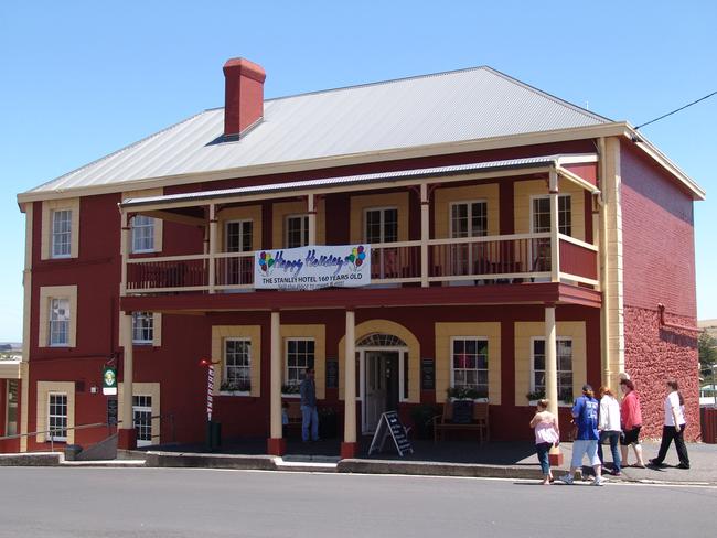 The Stanley Hotel is a popular pub, especially after a walk up or down The Nut.