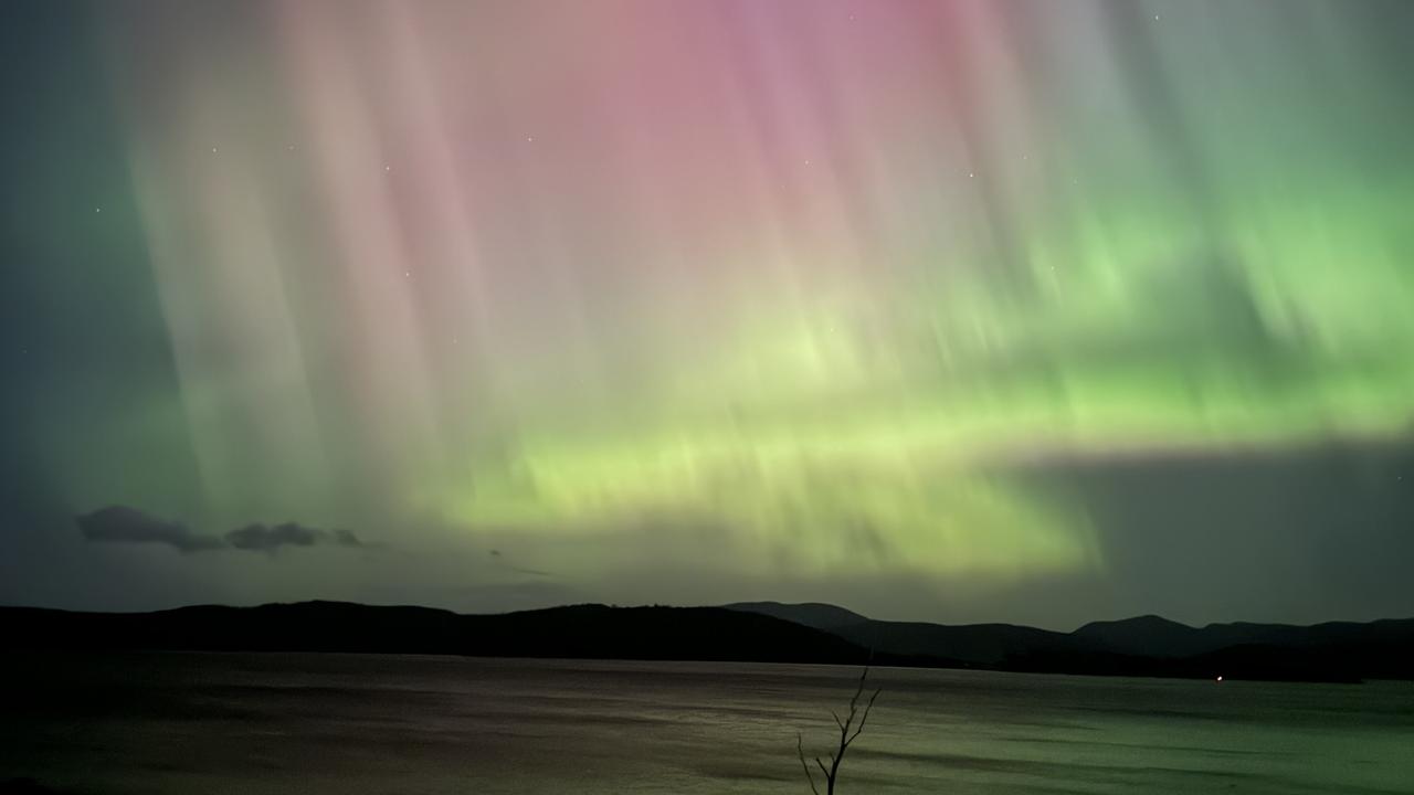 Aurora australis makes stunning return