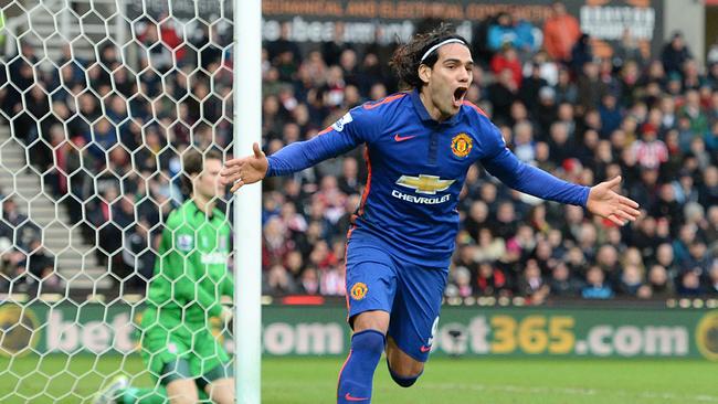 Manchester United's Colombian striker Radamel Falcao (Foreground) celebrates after scoring his team's first goal during the English Premier League football match between Stoke City and Manchester United at the Britannia Stadium in Stoke-on-Trent, central England, on January 1, 2015. AFP PHOTO / OLI SCARFF RESTRICTED TO EDITORIAL USE. No use with unauthorized audio, video, data, fixture lists, club/league logos or “live” services. Online in-match use limited to 45 images, no video emulation. No use in betting, games or single club/league/player publications.