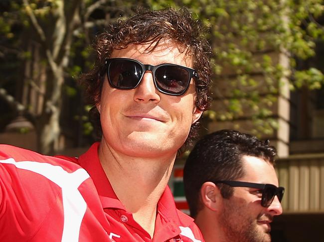 MELBOURNE, AUSTRALIA - SEPTEMBER 26: Kurt Tippett of Sydney waves to the crowd during the 2014 AFL Grand Final Parade on September 26, 2014 in Melbourne, Australia. (Photo by Robert Cianflone/Getty Images)