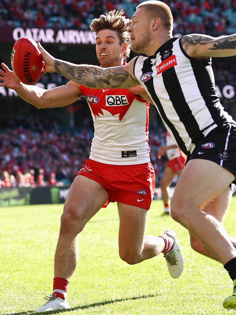 Jordan De Goey was quick out of the blocks but Dayne Rampe reeled him in.