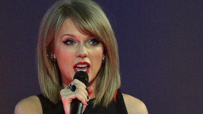 LONDON, ENGLAND - FEBRUARY 25: Taylor Swift accepts her International Solo Artist Award on stage at the BRIT Awards 2015 at The O2 Arena on February 25, 2015 in London, England. (Photo by Jim Dyson/WireImage)