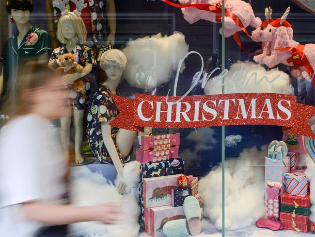 ADELAIDE, AUSTRALIA - NewsWire Photos DECEMBER 21, 2022: Christmas shoppers in Rundle Mall. Picture: NCA NewsWire / Brenton Edwards