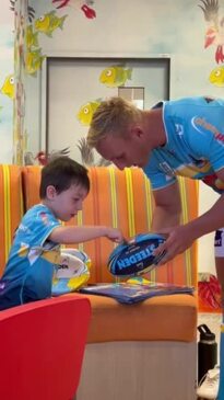 Gold Coast Titans visit children in hospital