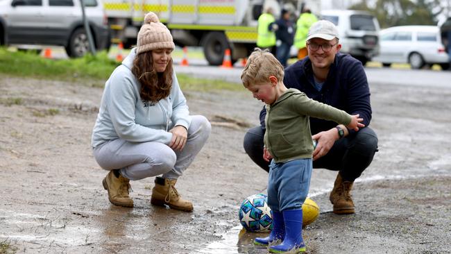 Camilla and Renzo Gaetan with their son Luca, 2, taking refuge at the Echunga Football Club. Picture: Kelly Barnes