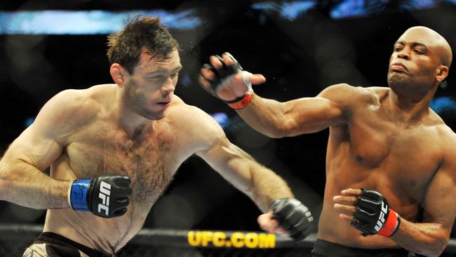 Anderson Silva delivers the knockout blow on Forrest Griffin in their 2009 bout.